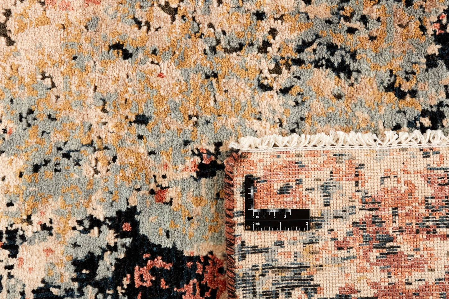 Luxurious vintage rug | Seduction 214