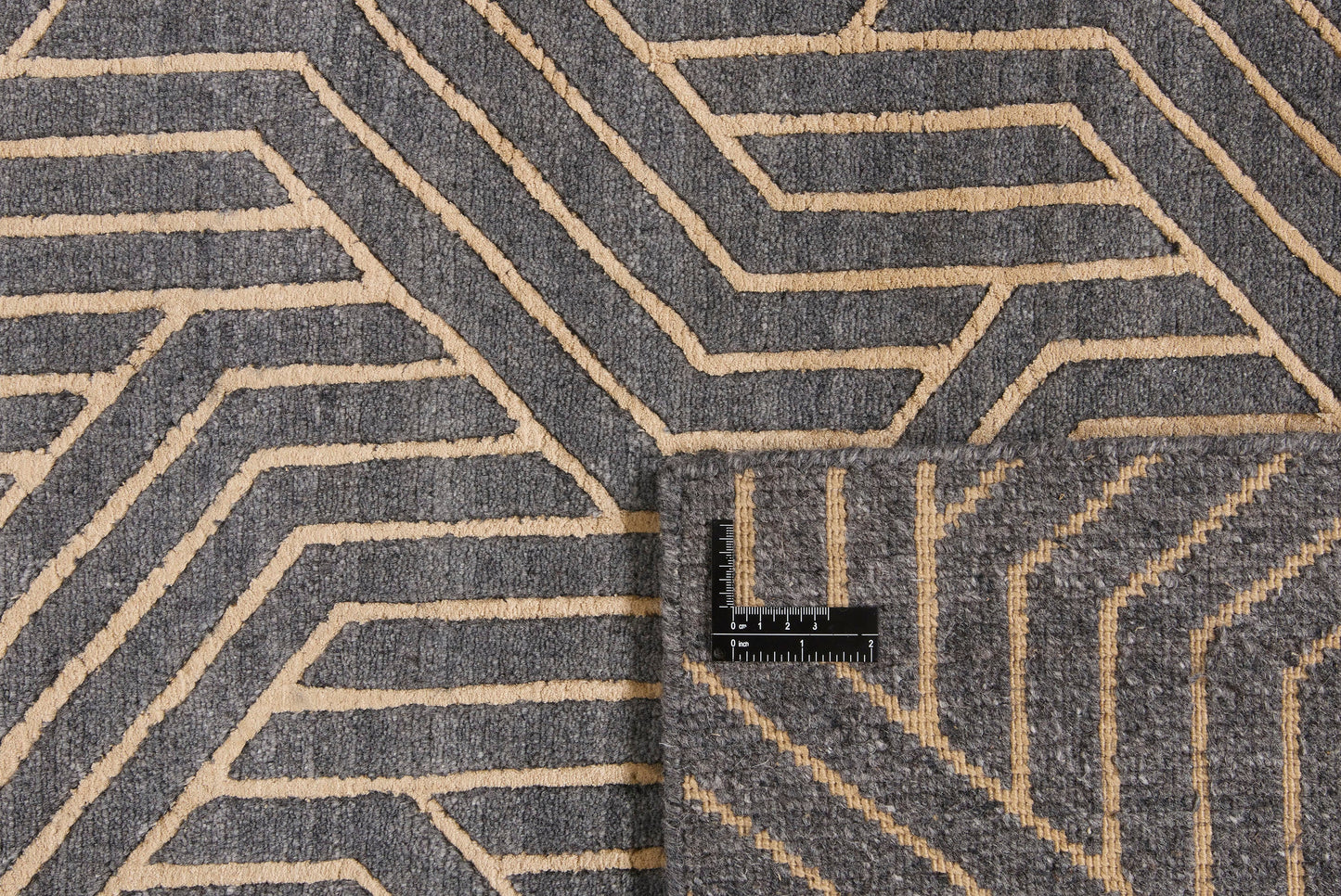 Carpet MOMO Rugs Companion Charcoal Gold