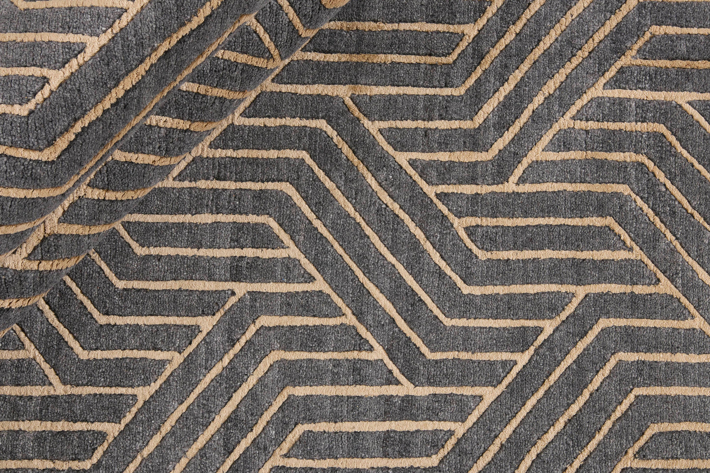 Carpet MOMO Rugs Companion Charcoal Gold