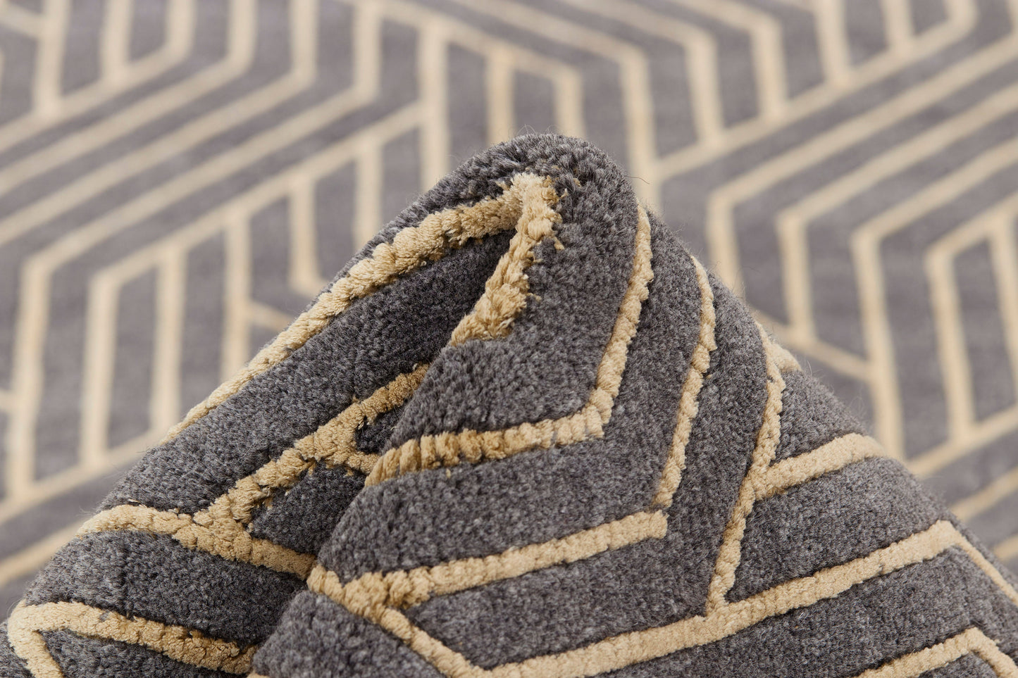 Carpet MOMO Rugs Companion Charcoal Gold