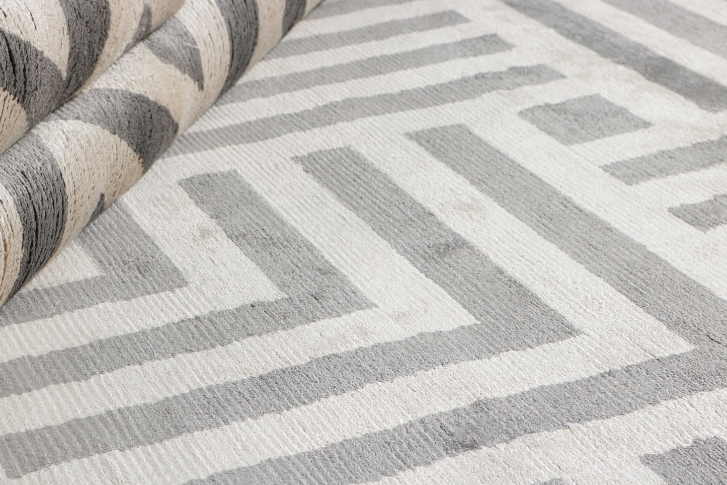 Low pile rug MOMO Rugs Cosmou Avenue