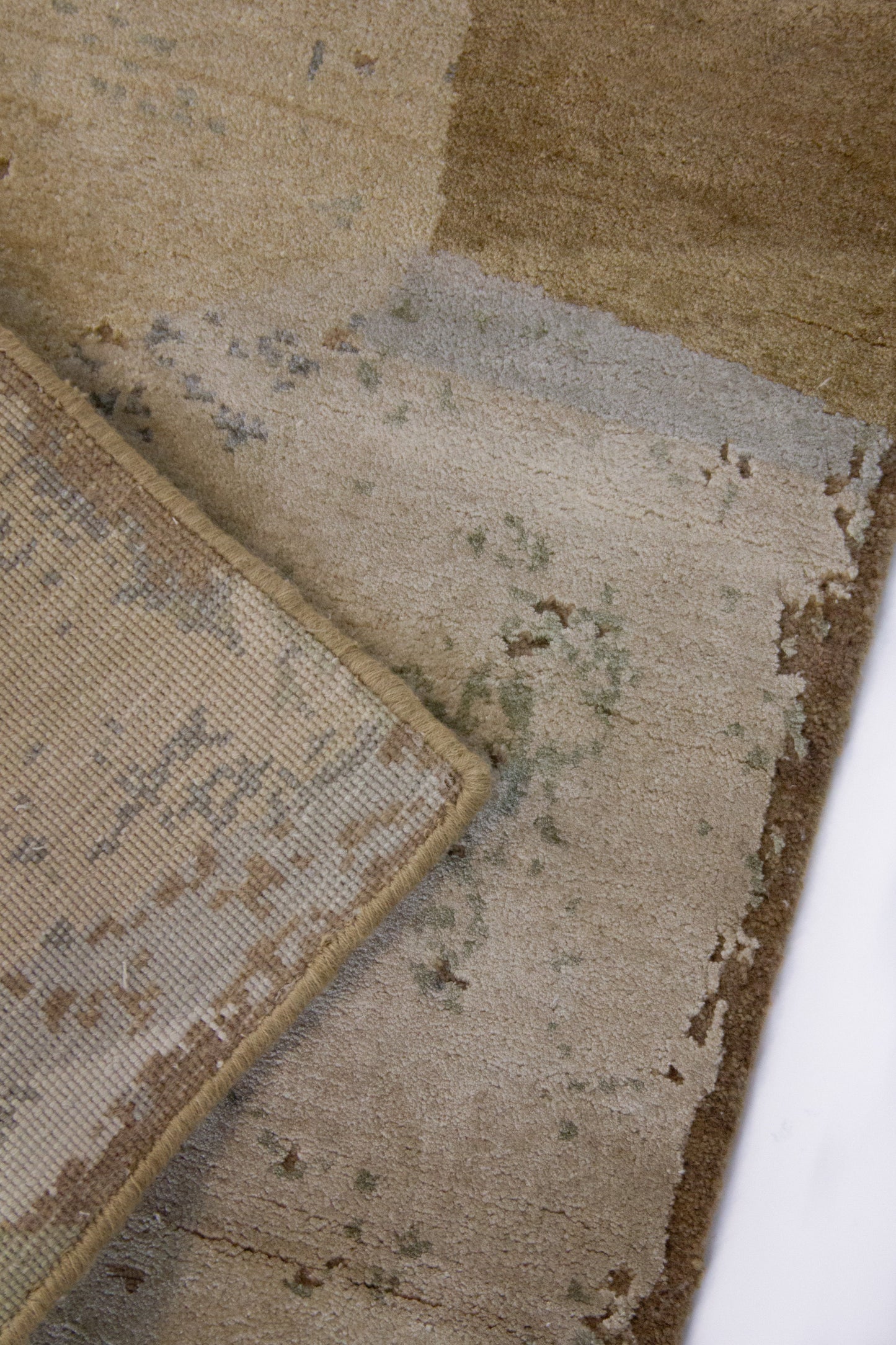 MOMO Rugs Grace Medium Tan Carpet