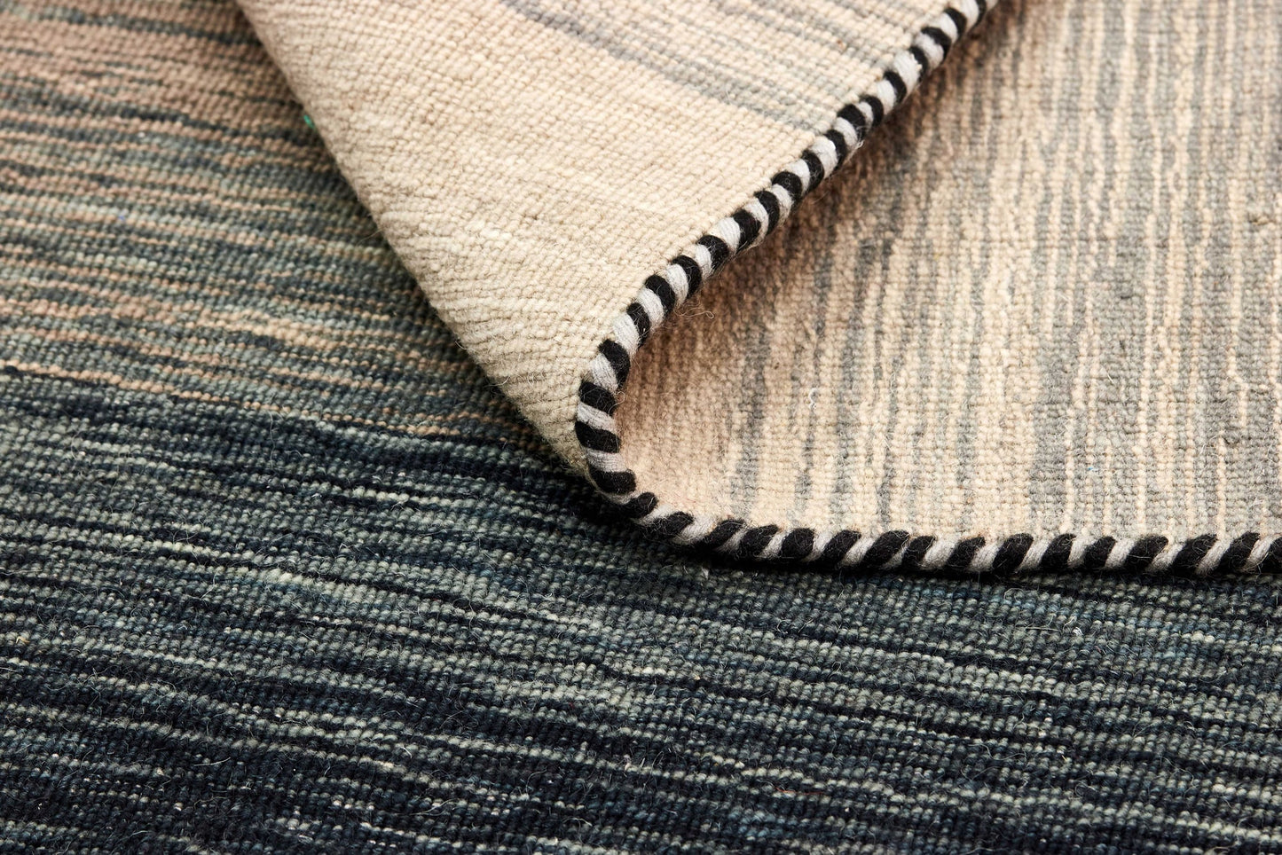 Carpet MOMO Rugs Panorama Kelim Black Grey